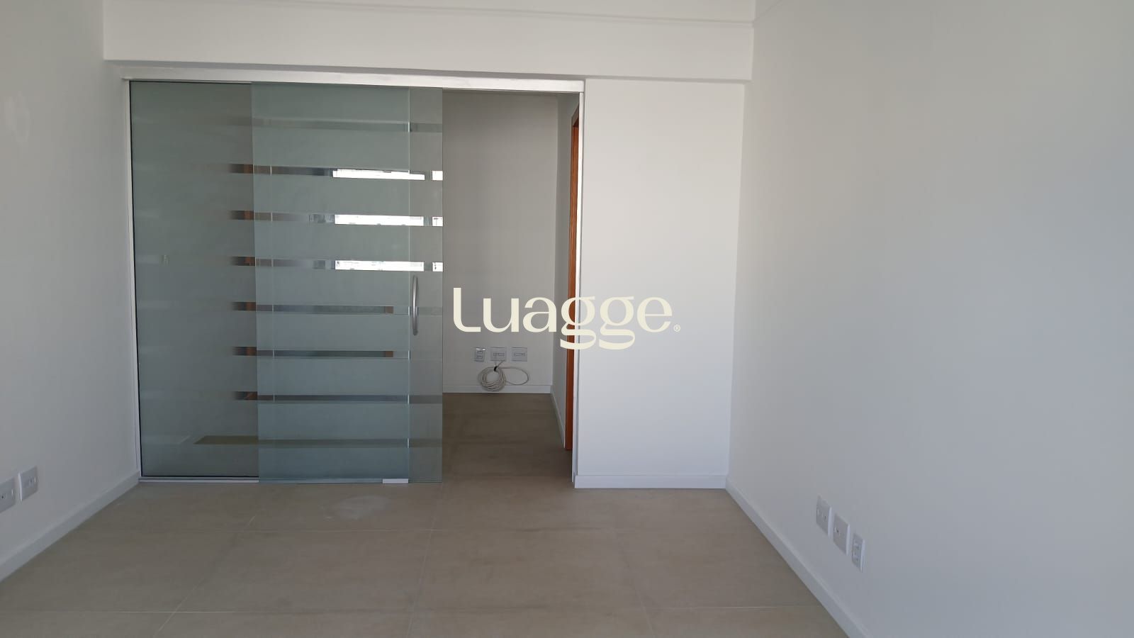 Conjunto Comercial-Sala à venda com 1 quarto, 28m² - Foto 2
