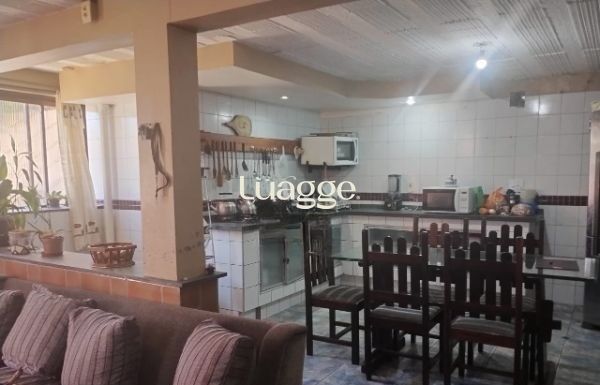 Casa à venda com 3 quartos, 208m² - Foto 3