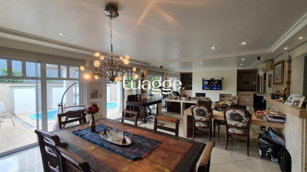 Casa de Condomínio à venda com 5 quartos, 374m² - Foto 3