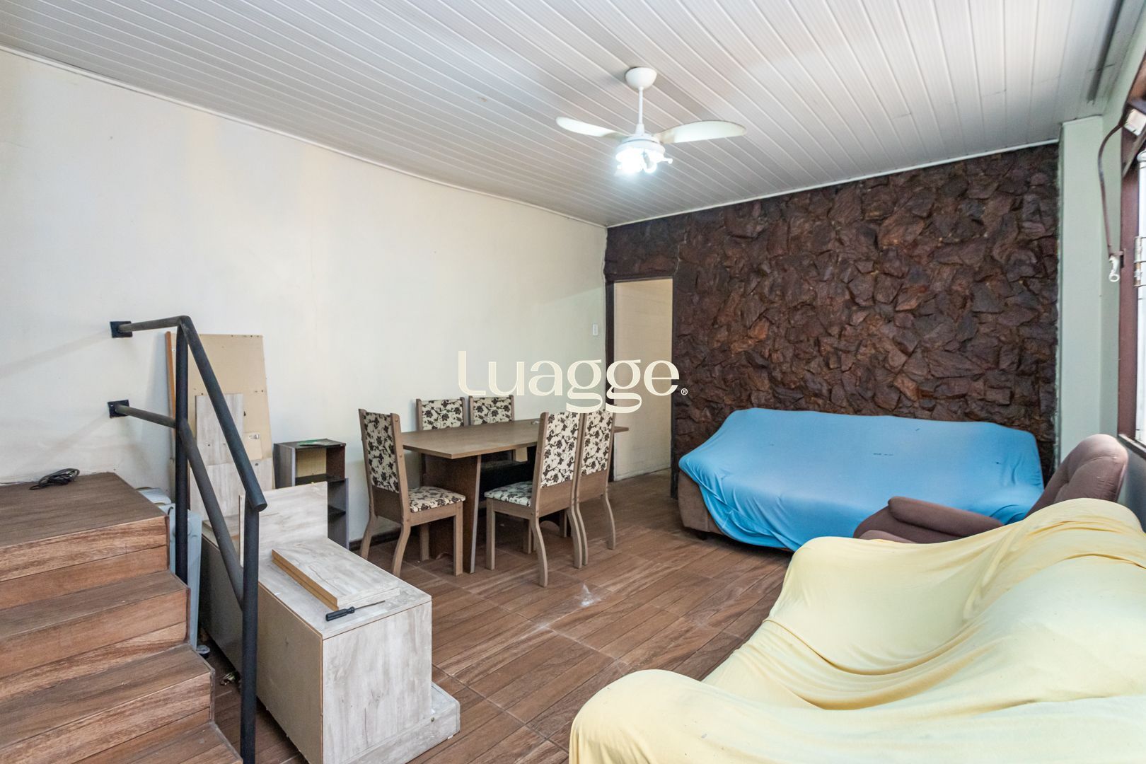 Casa no bairro Partenon de 3 dormitórios e vaga