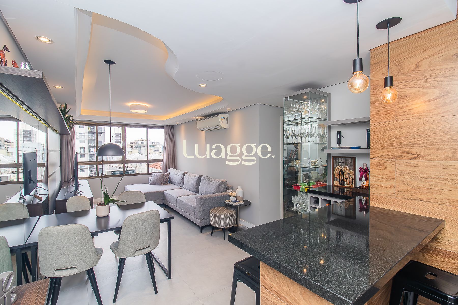 Apartamento mobiliado à venda no bairro Petrópolis