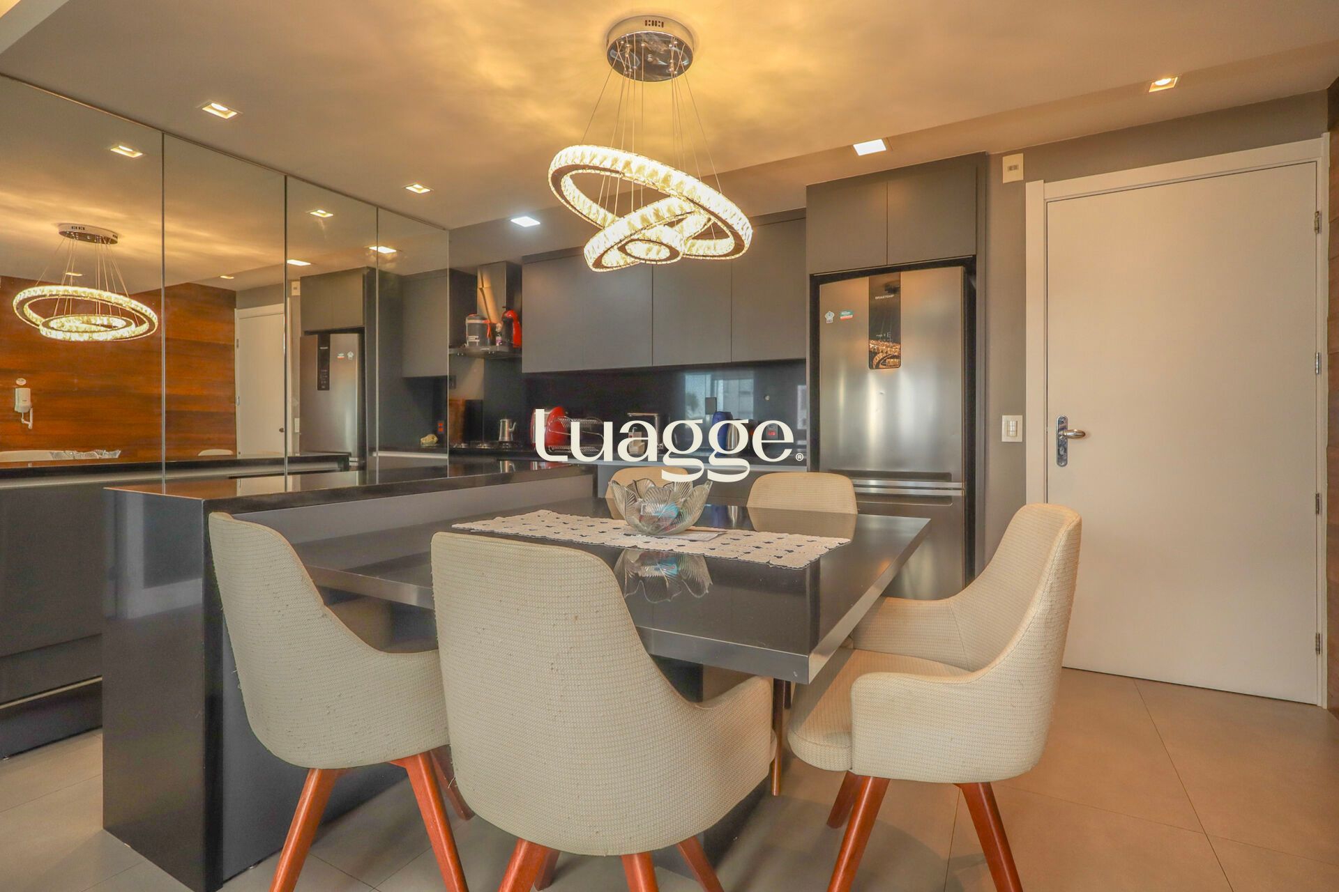 Apartamento à venda com 3 quartos, 75m² - Foto 2
