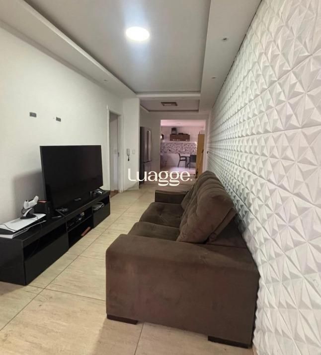 Casa de dois dormitórios com  02 suítes e 01 vaga de garagem