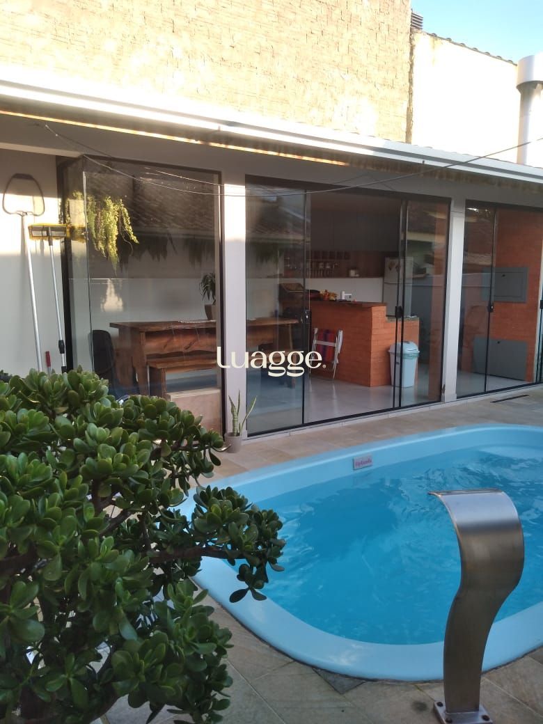 Casa à venda com 3 quartos, 63m² - Foto 1