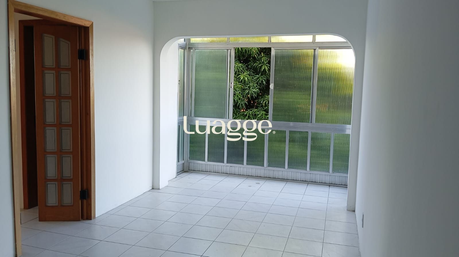 Apartamento à venda com 3 quartos, 131m² - Foto 1