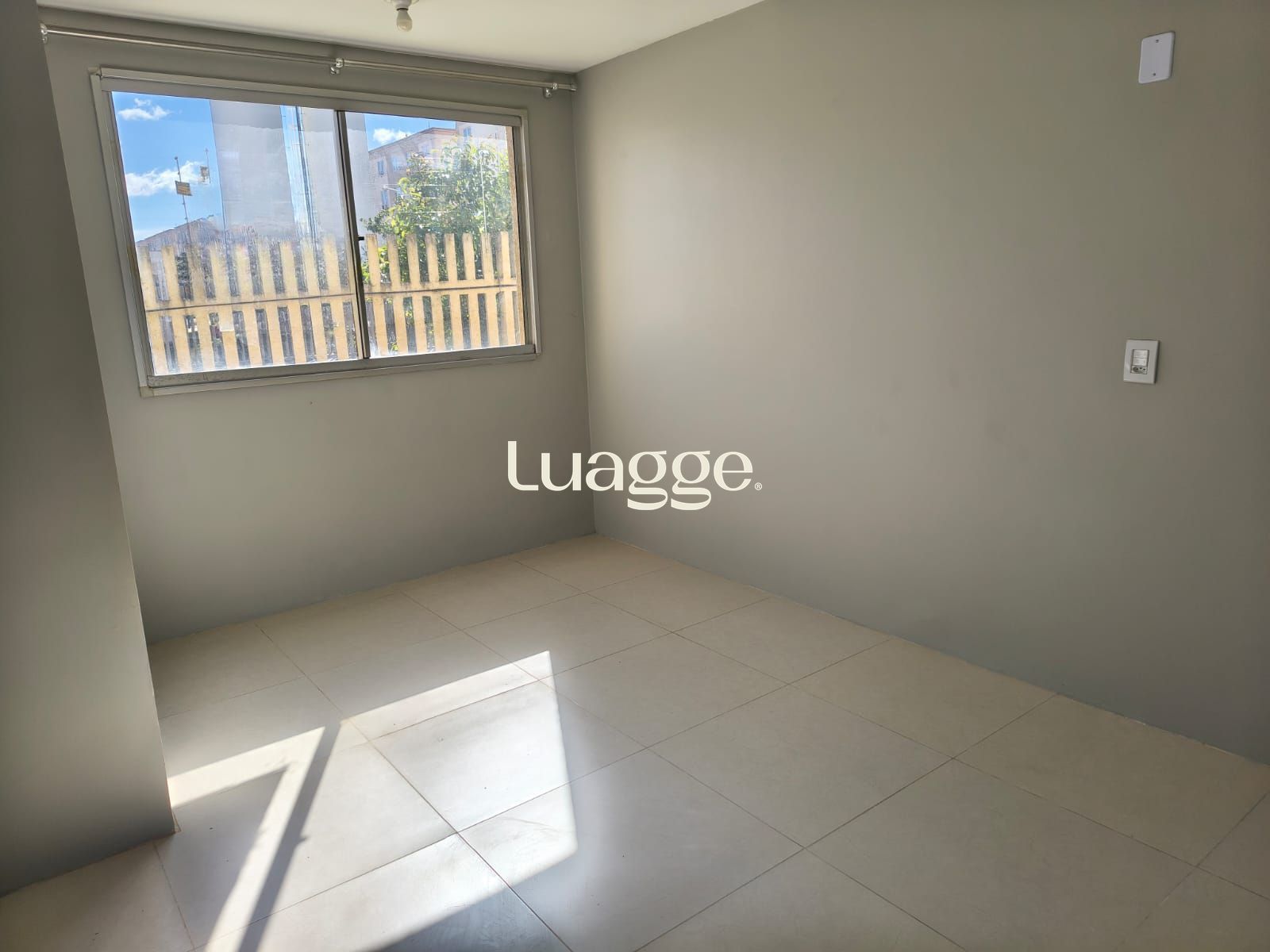 Apartamento Térreo, 2 quartos, vaga, piscina e portaria 24hr no bairro Sarandi.