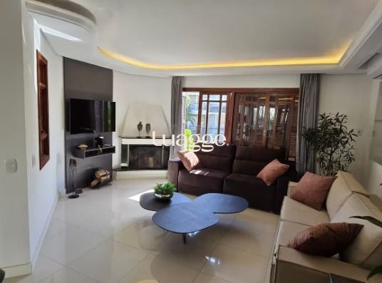 Casa à venda com 3 quartos, 286m² - Foto 1