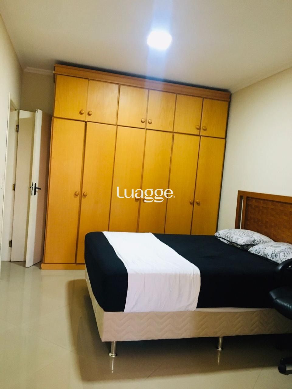 Casa à venda com 3 quartos, 316m² - Foto 8