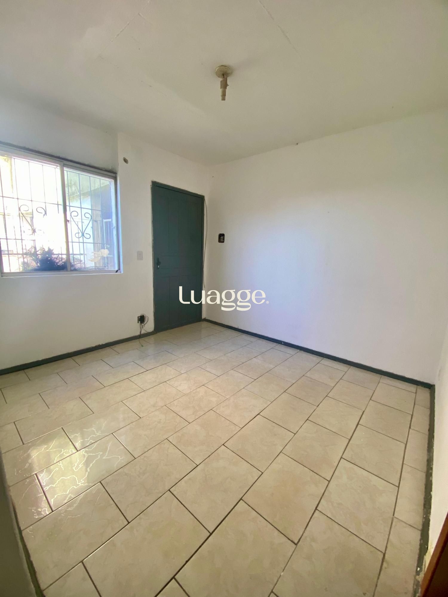 Apartamento Térreo, com 2 quartos, portaria e pátio  no bairro Rubem Berta