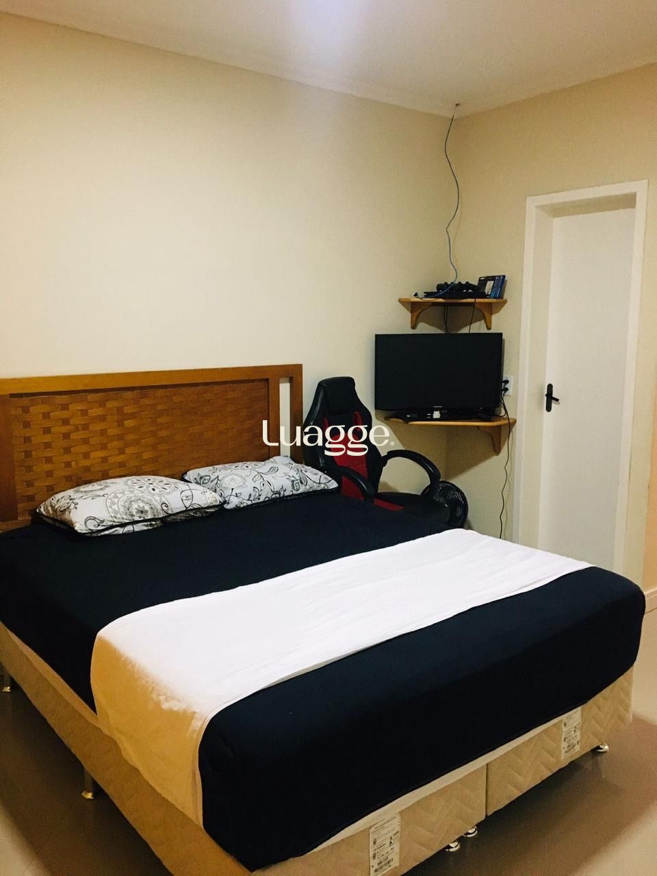 Casa à venda com 3 quartos, 316m² - Foto 9