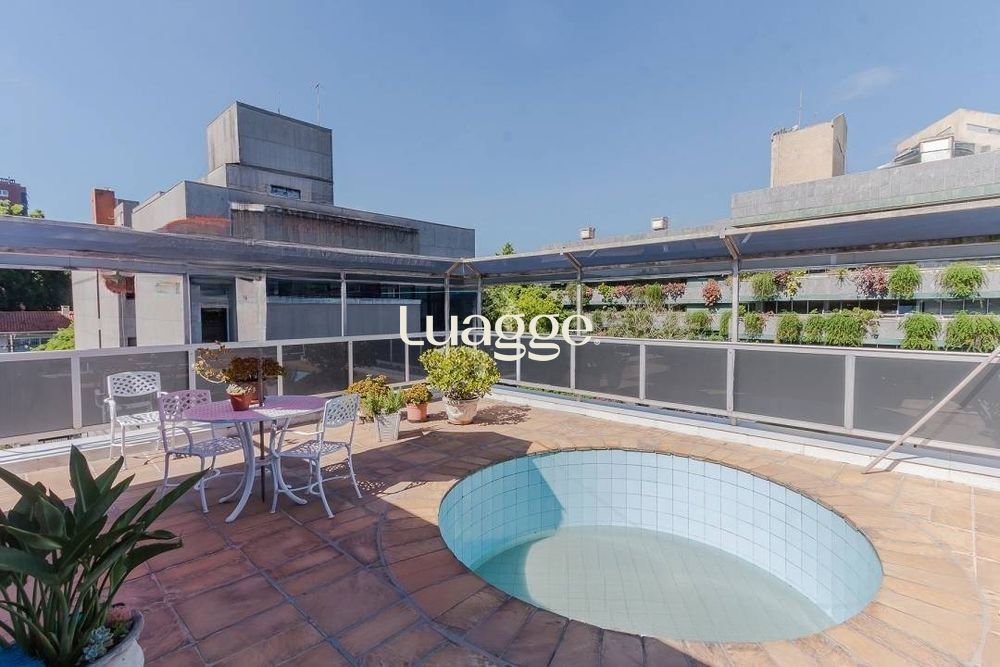 Cobertura à venda com 3 quartos, 220m² - Foto 2