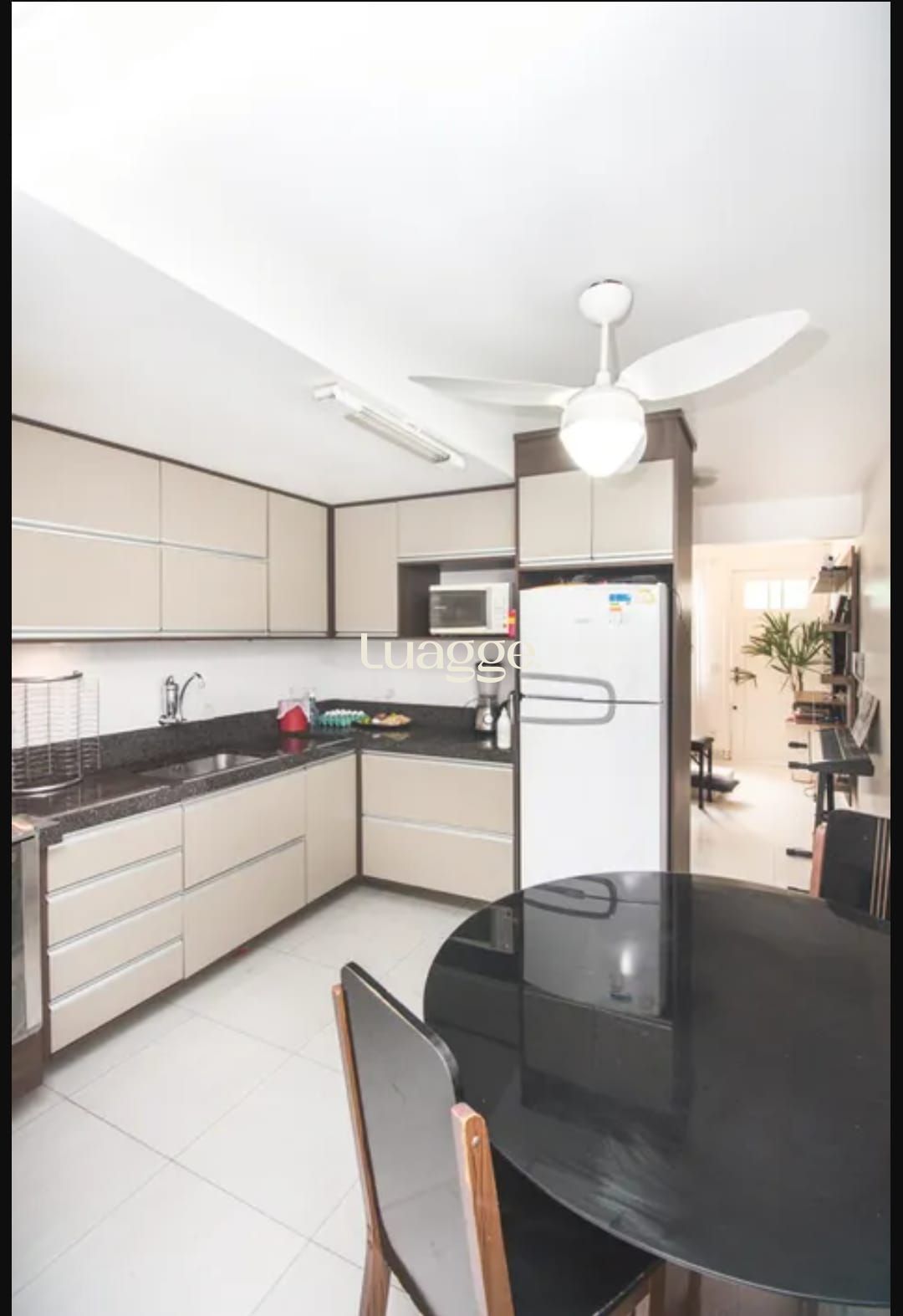 Casa à venda com 2 quartos, 65m² - Foto 1