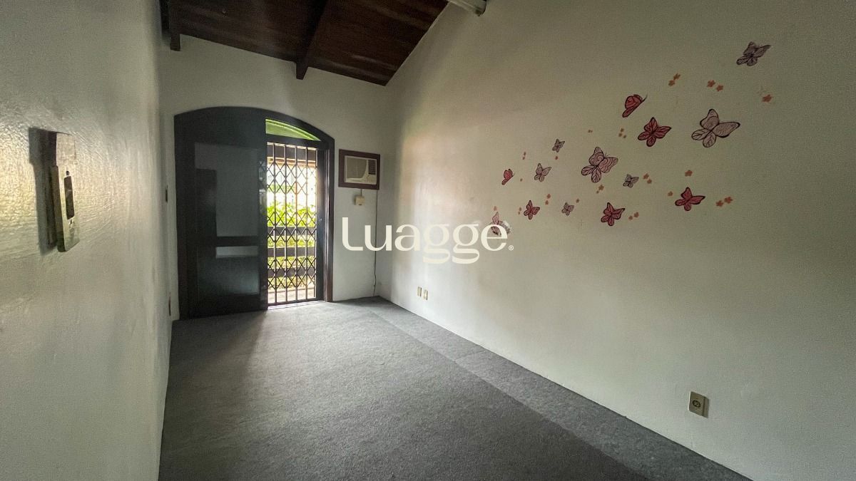 Casa à venda com 5 quartos, 389m² - Foto 12
