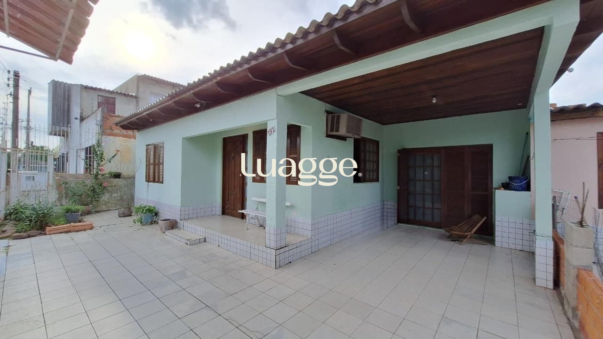 Casa de 4 dormitórios e 4 vagas de garagem em Canoas.