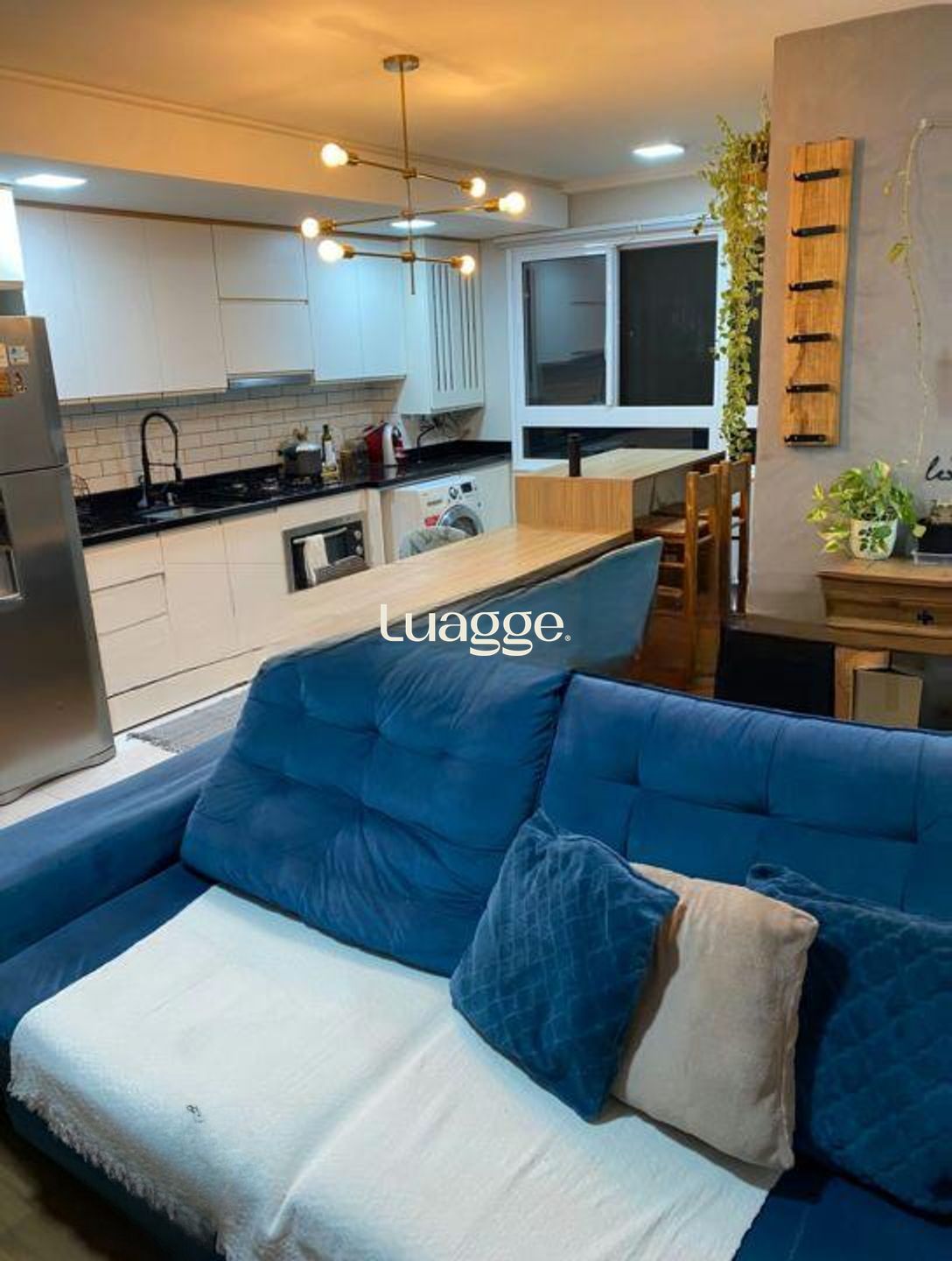 Apartamento de e dormitórios, elevador e 1 vaga de garagem em Canoas.