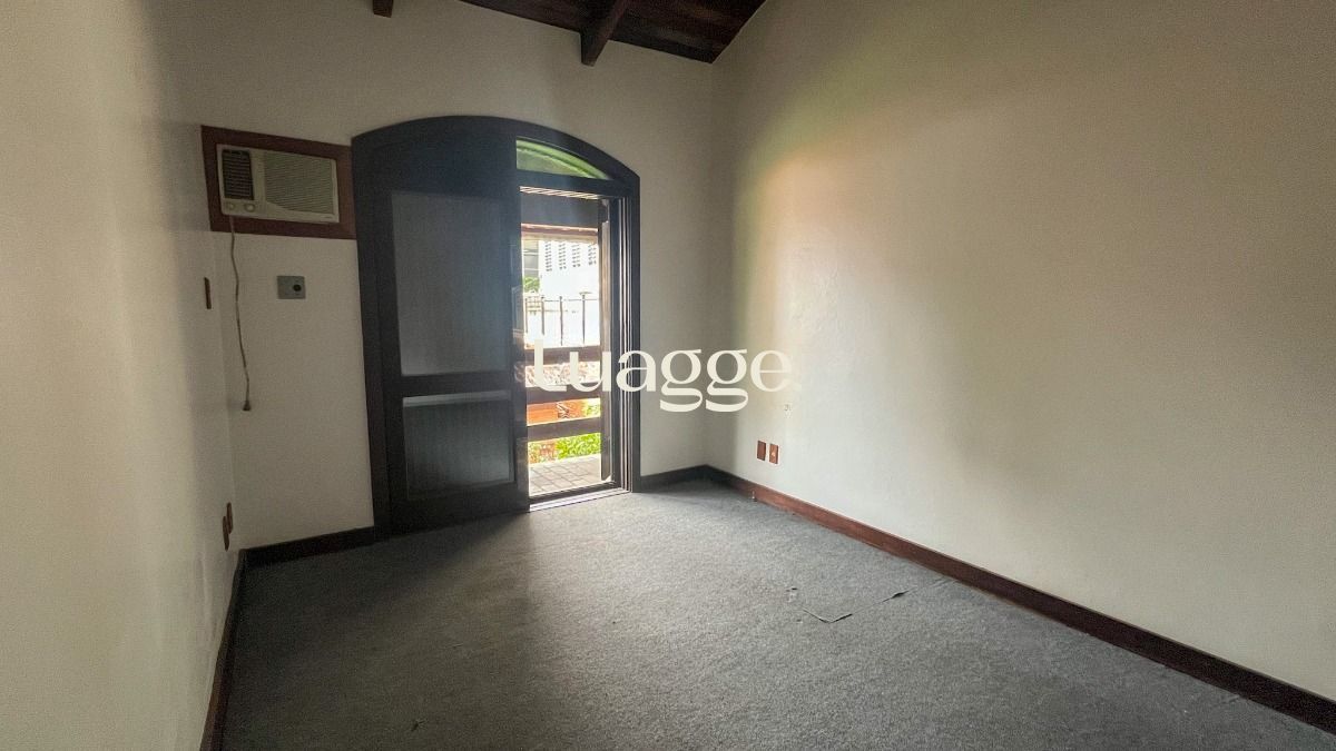 Casa à venda com 5 quartos, 389m² - Foto 18