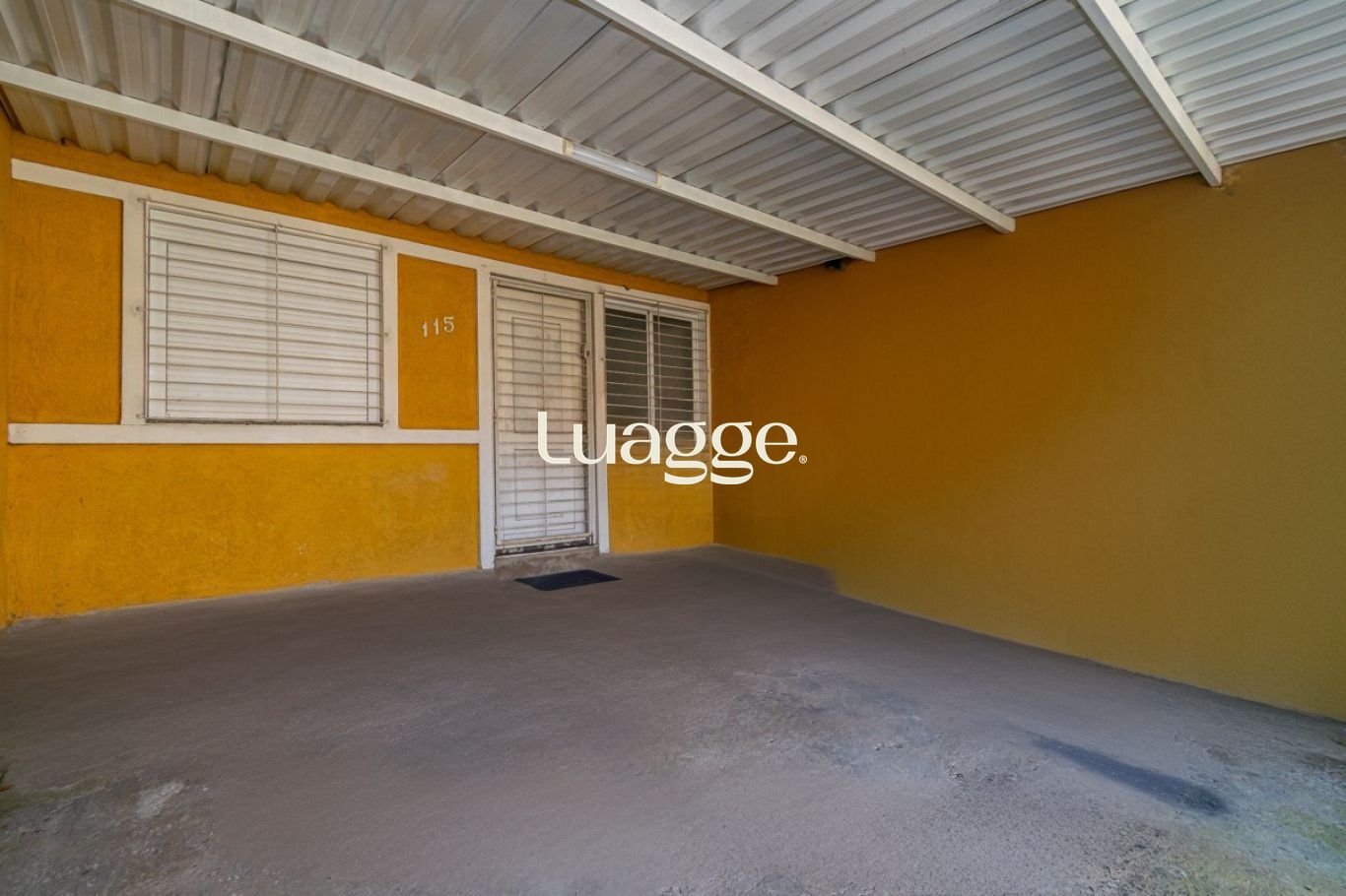 Casa de 2 dormitórios e 2 vagas de garagem em Cachoeirinha.