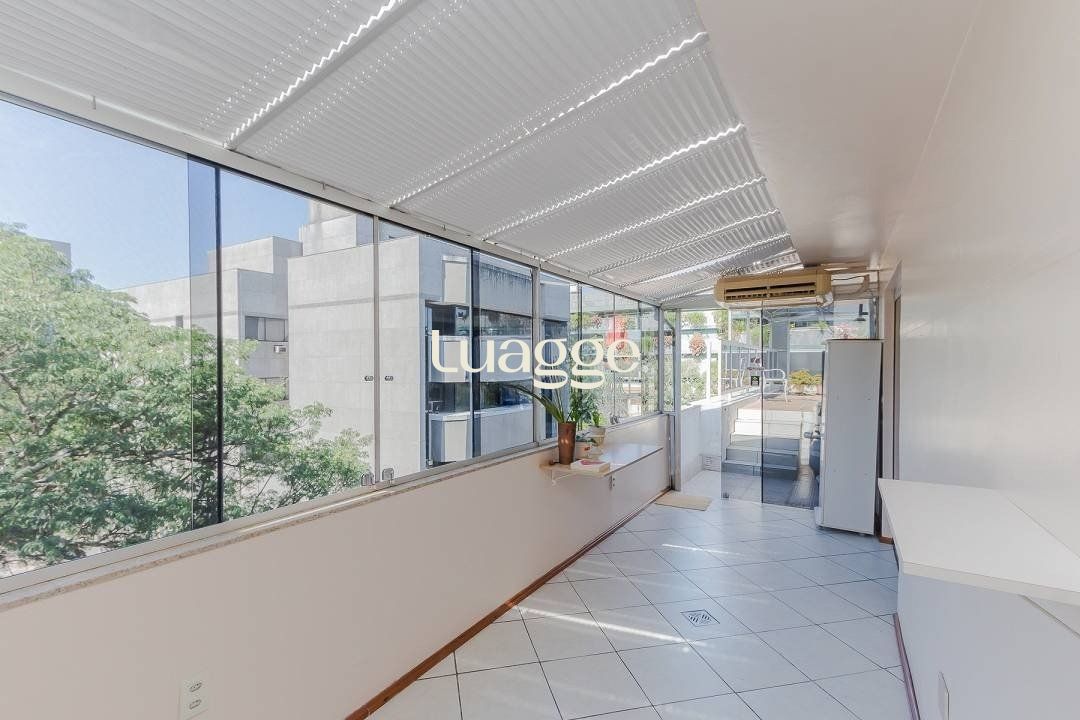 Cobertura à venda com 3 quartos, 220m² - Foto 3
