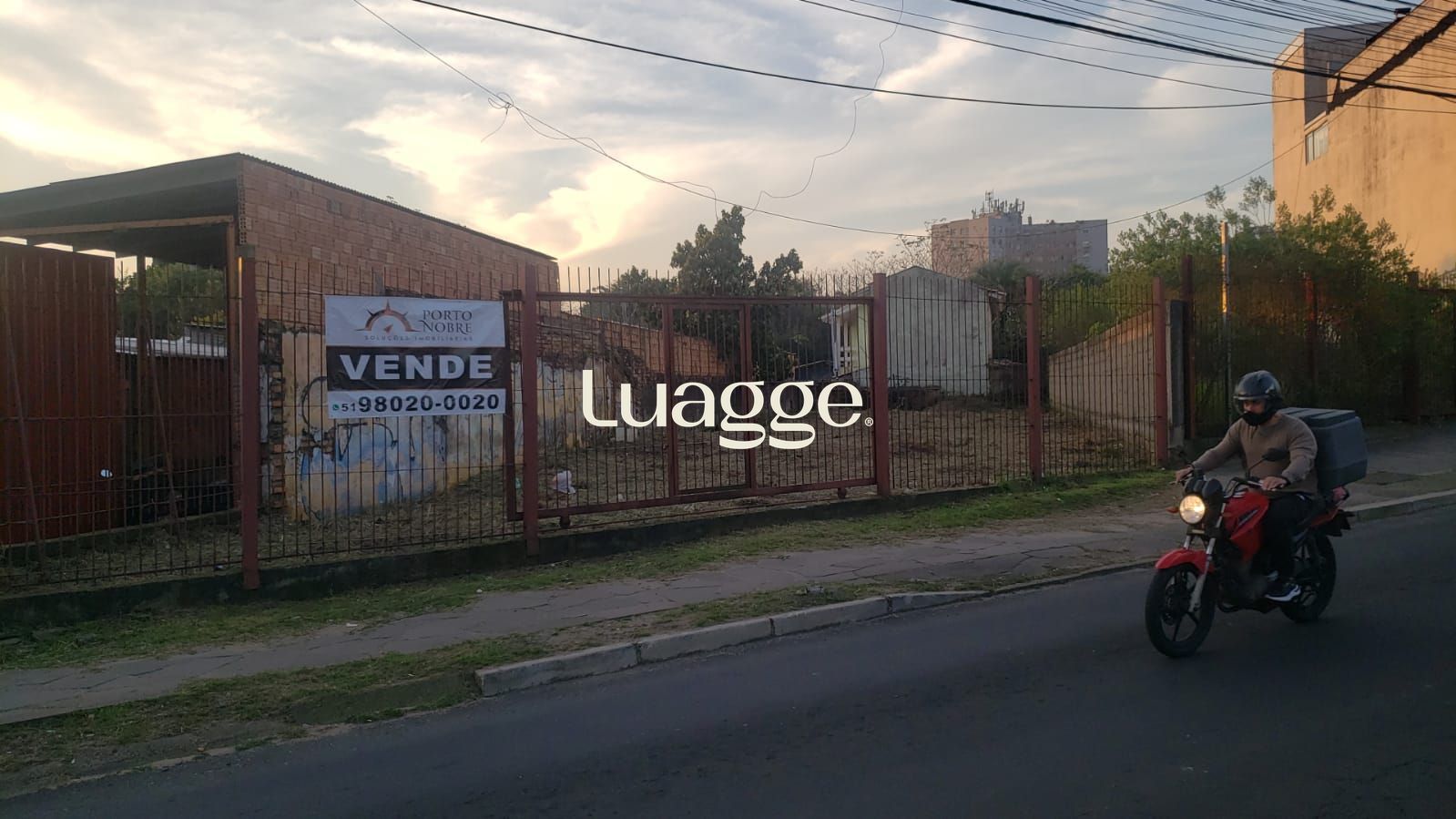 Vendo terreno na Batazar de 567m2 ( 13,5 x 43,5), muito bem localizado!