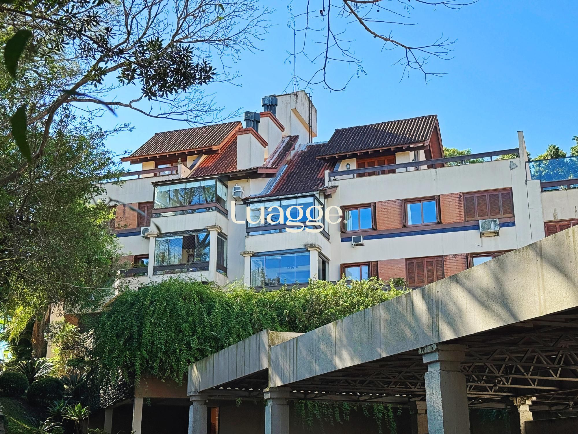Apartamento Garden com 3 quartos, sendo 1suíte, 2 vagas em condomínio.