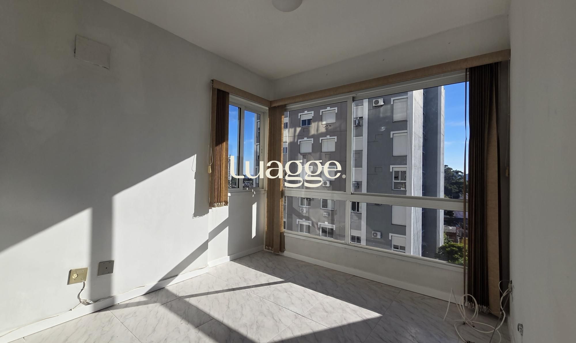 Apartamento de 75,9 m² com 3 dormitórios, 1 suíte e 2 vagas de garagem, próximo ao Barra Shopping Sul.