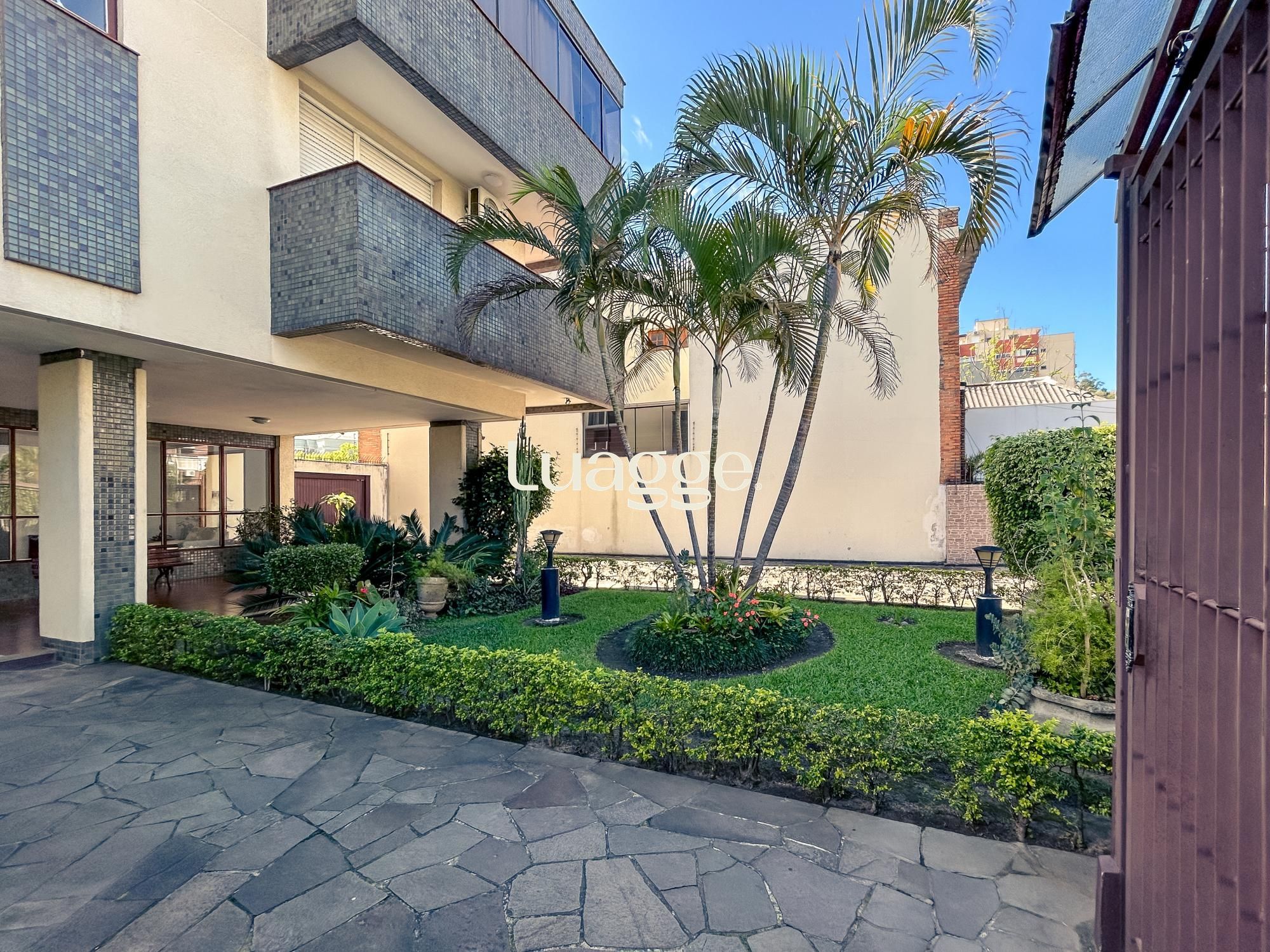 Excelente apartamento com 3 dormitórios no coração do Menino Deus