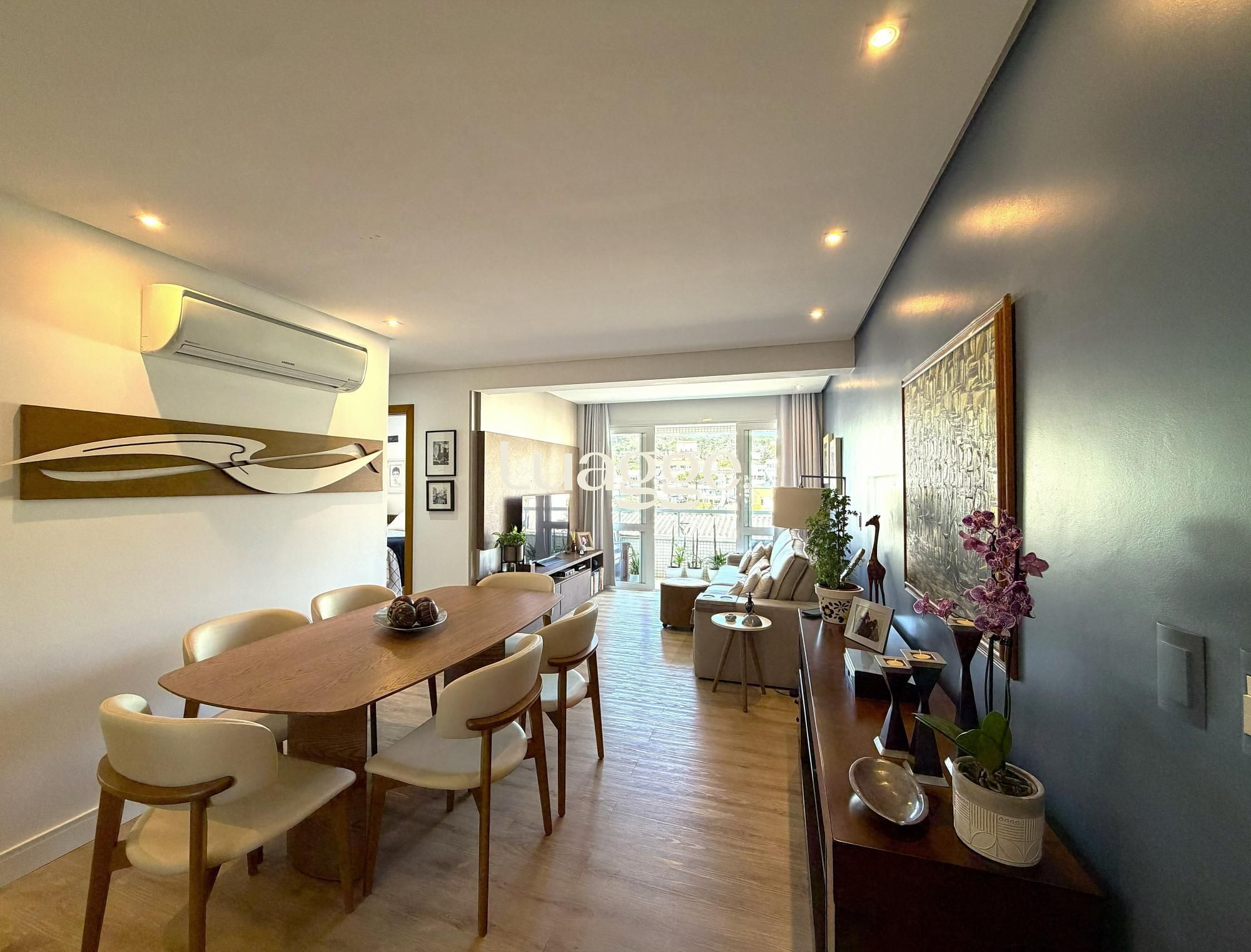 Excelente apartamento em andar alto com 2 suítes e 2 vagas de garagem.