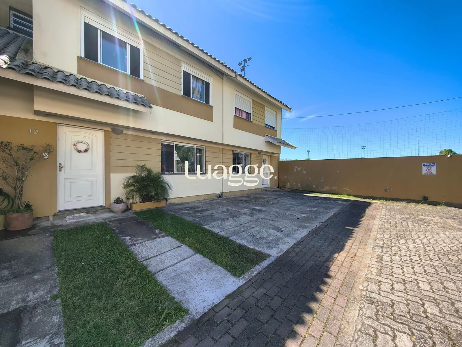 Casa em Condomínio com 3 Dormitórios, 137 m² e 2 Vagas na Zona Sul de PoA.