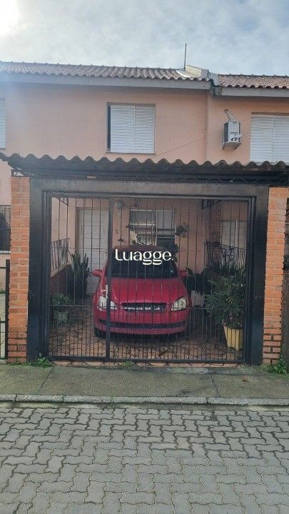 Sobrado em condomínio no bairro Vila Nova com 2 dormitórios, sendo 1 suíte.