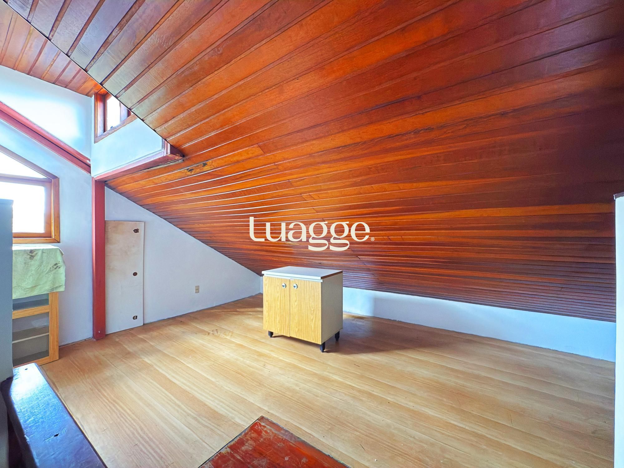Casa em Condomínio  | 3 Dormitórios, Suíte, Lareira e Churrasqueira