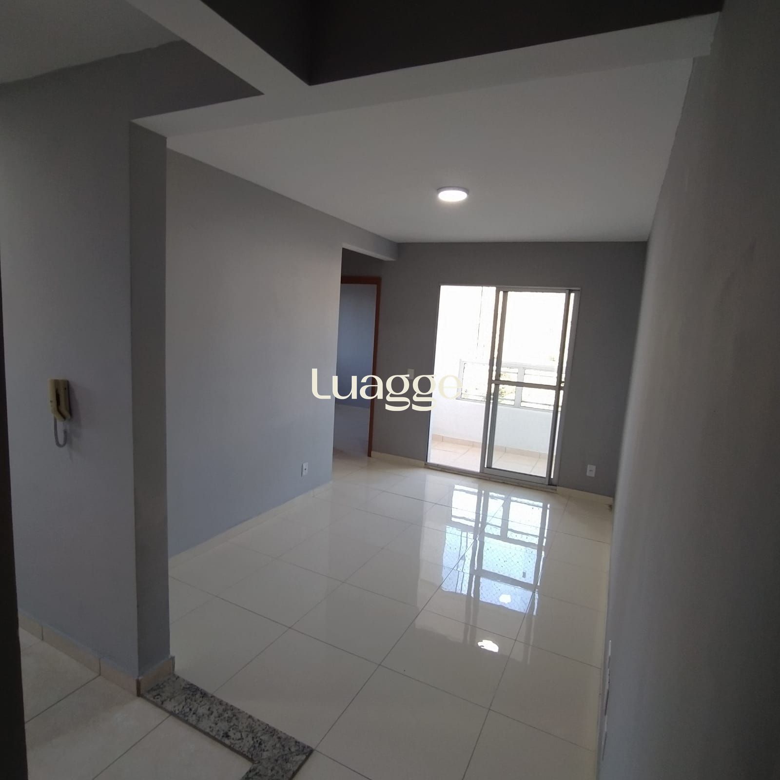 Apartamento 2 dormitórios, sacada e vaga exclusiva na Av Protasio Alves