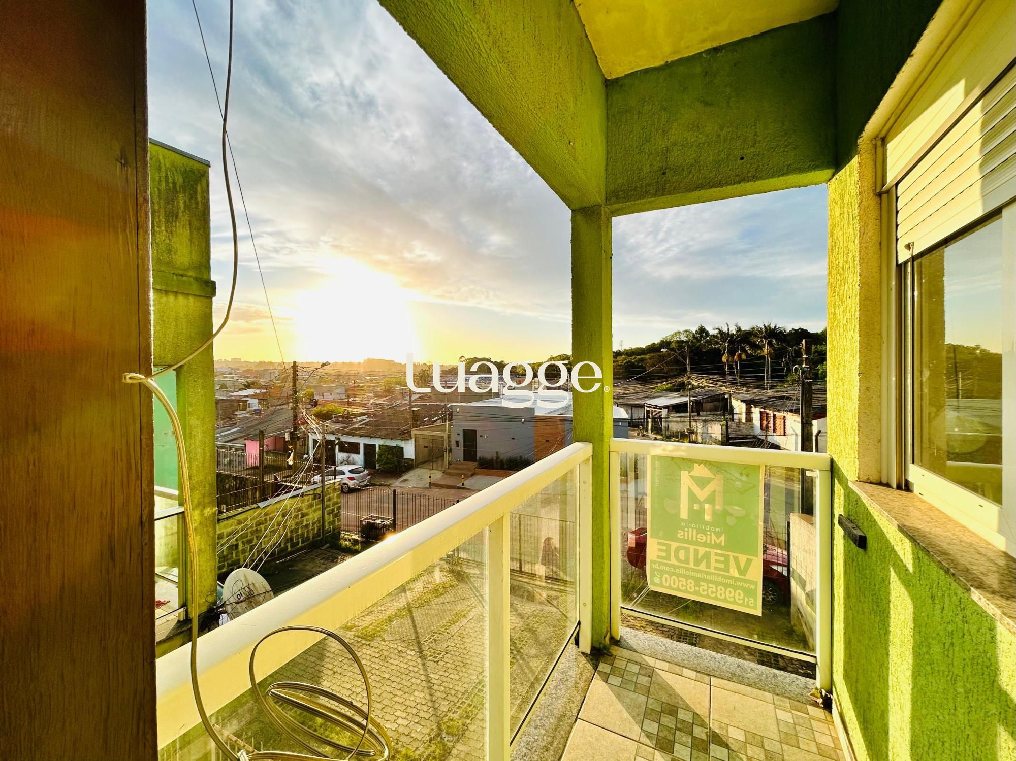 Venda de Apartamento 2 dormitórios com vaga e sacada