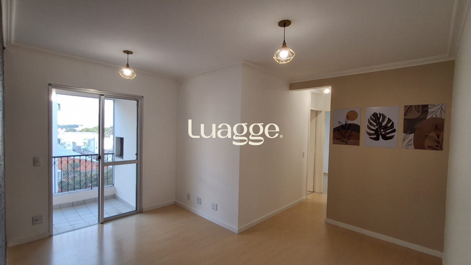 Vendo Apto 2 dorm. reformado, inclusive elétrica, muito bem localizado!