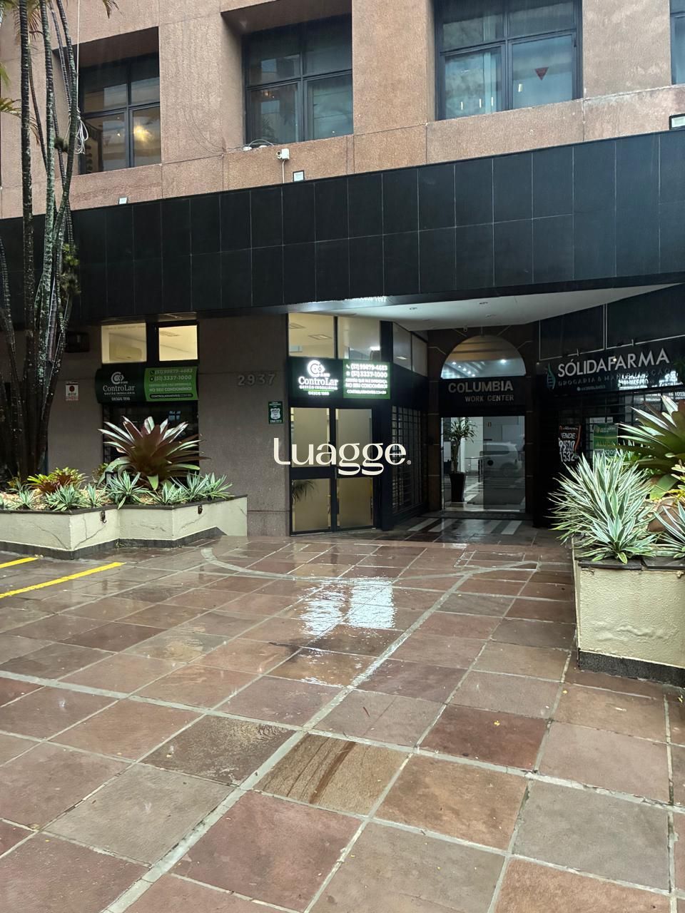 EXCELENTE SALA COMERCIAL, COM TRES AMBIENTES, E MAIS UM LAVABO.