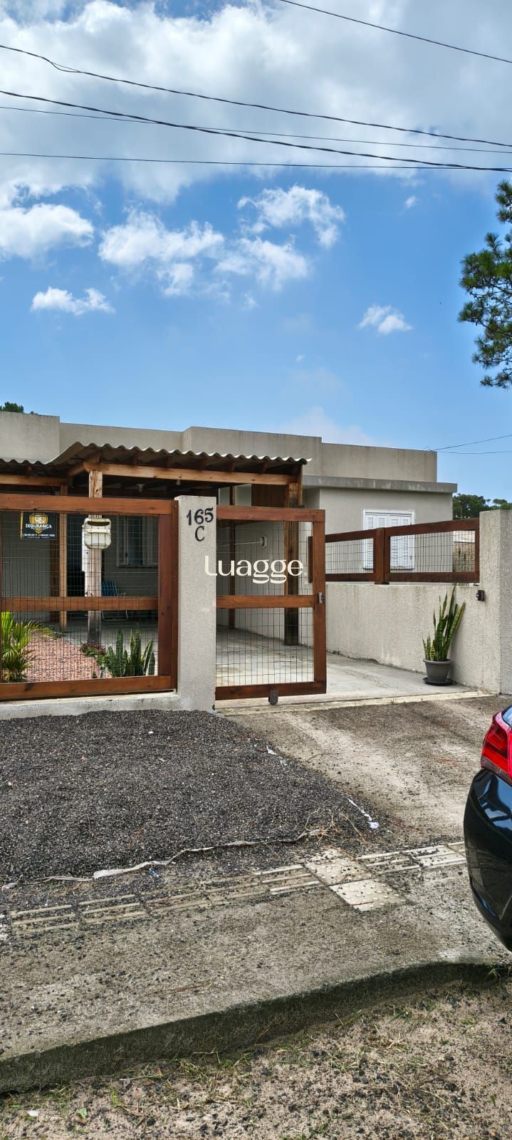 Casa na praia com 2 dormitórios e vaga — aceita troca por apartamento em Porto Alegre