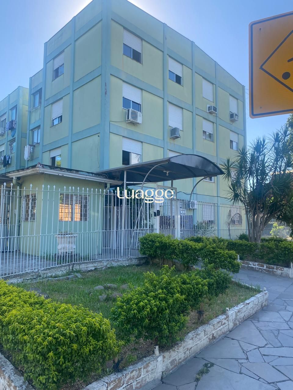 Apartamento com 02 dormitórios, Bairro Camaquã, Porto Alegre/RS
