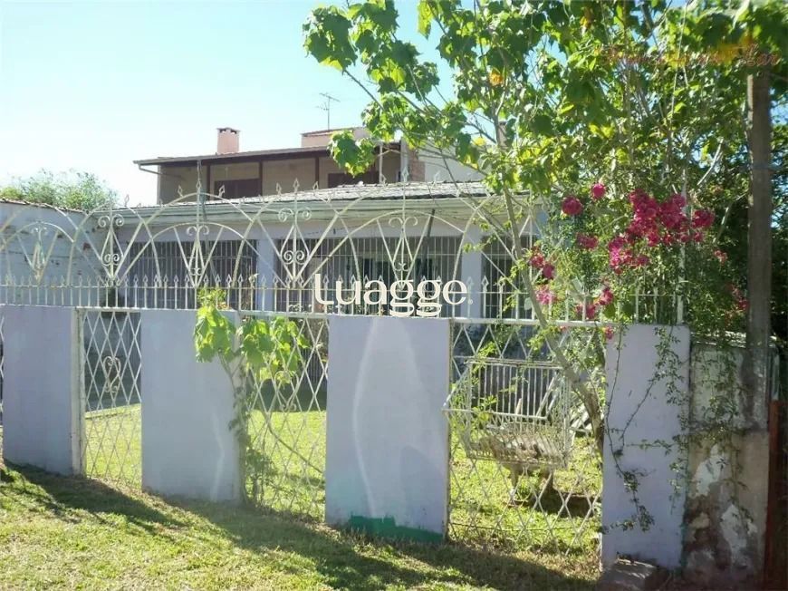 Casa a venda no bairro Ponta Grossa com 3 quartos / 1 suite / 2 banheiros / 2 vagas