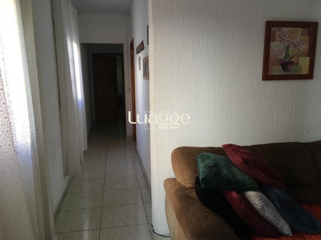 Casa à venda com 4 quartos, 207m² - Foto 4