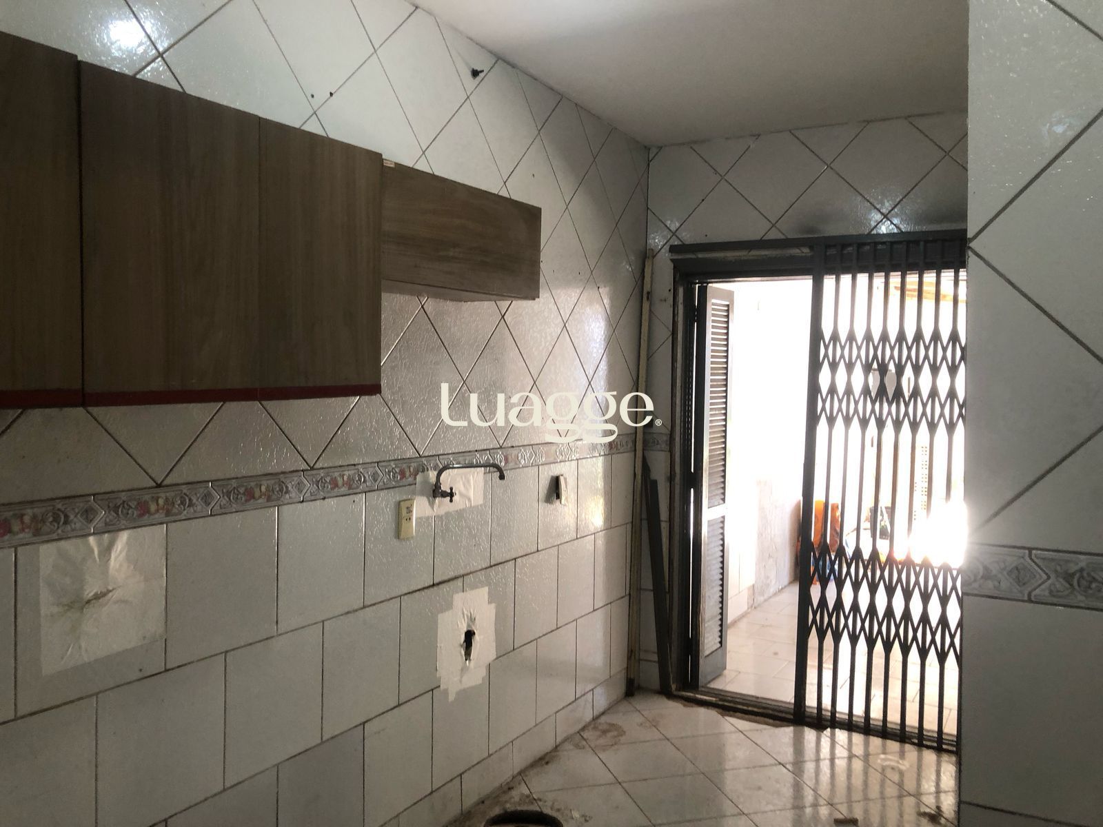 Casa à venda com 2 quartos, 72m² - Foto 2