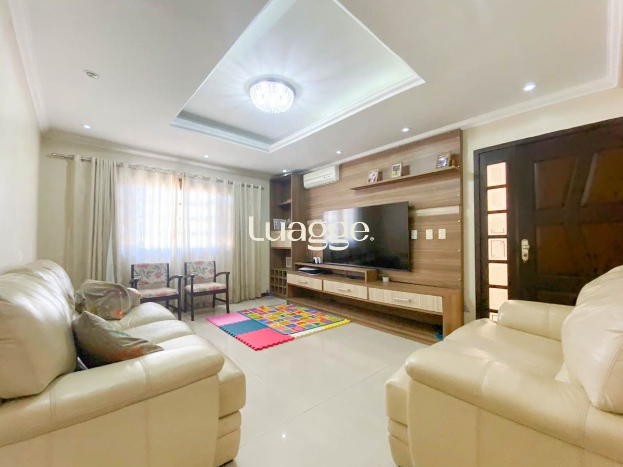 Casa à venda com 3 quartos, 219m² - Foto 4