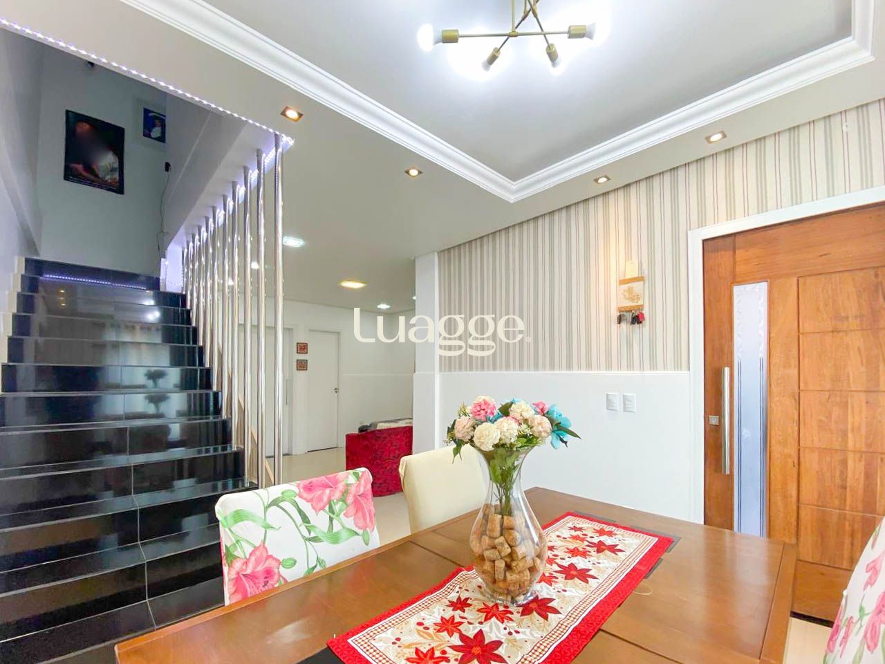 Casa à venda com 3 quartos, 198m² - Foto 5