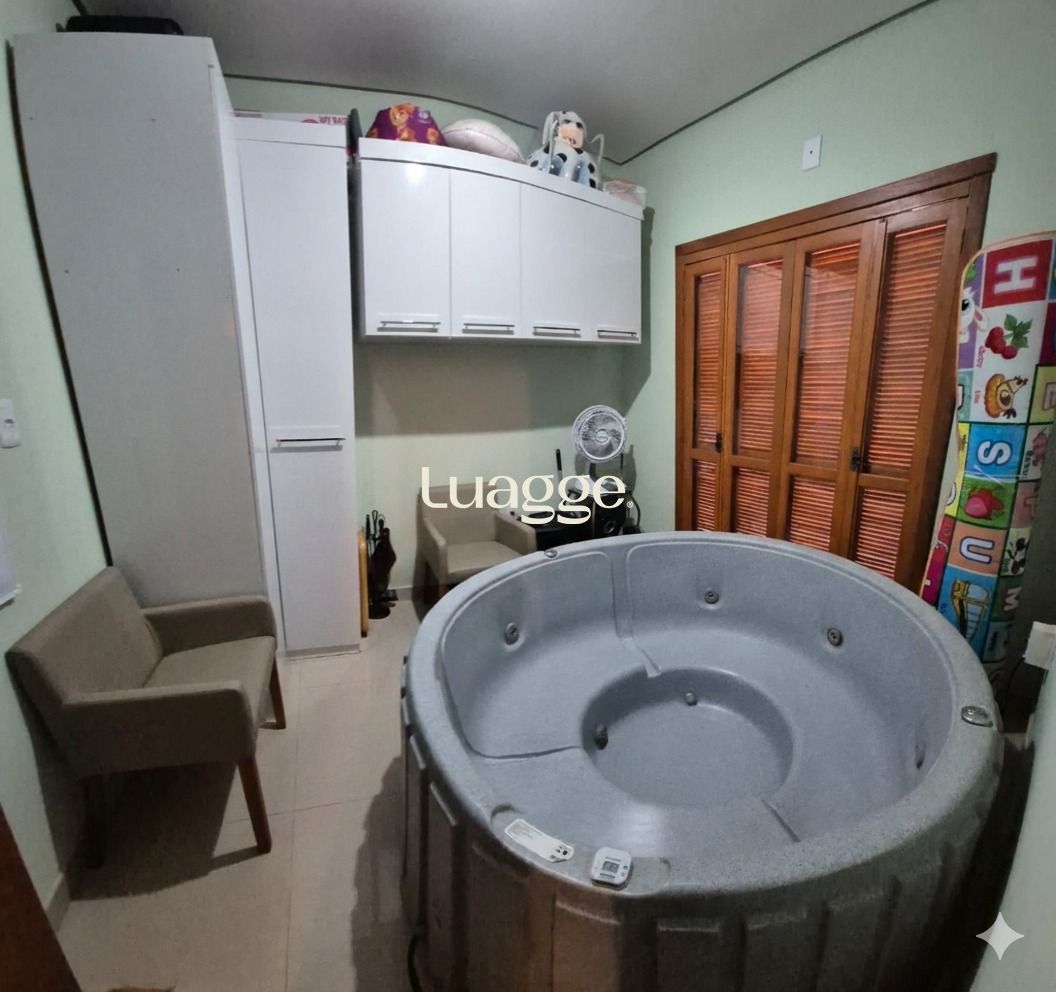 Casa à venda com 5 quartos, 149m² - Foto 12