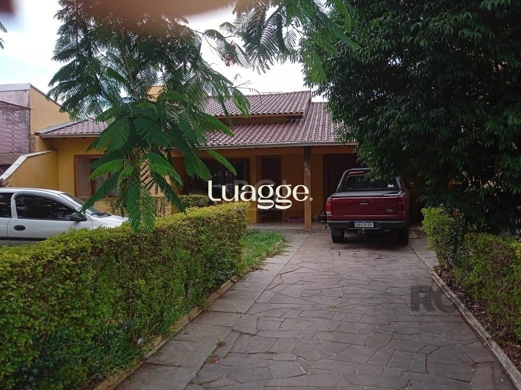 Casa à venda com 3 quartos, 221m² - Foto 1