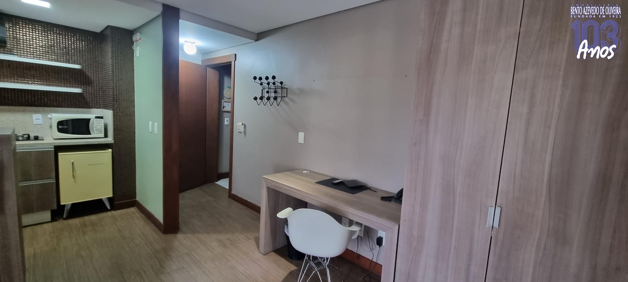 Hall de entrada e home office