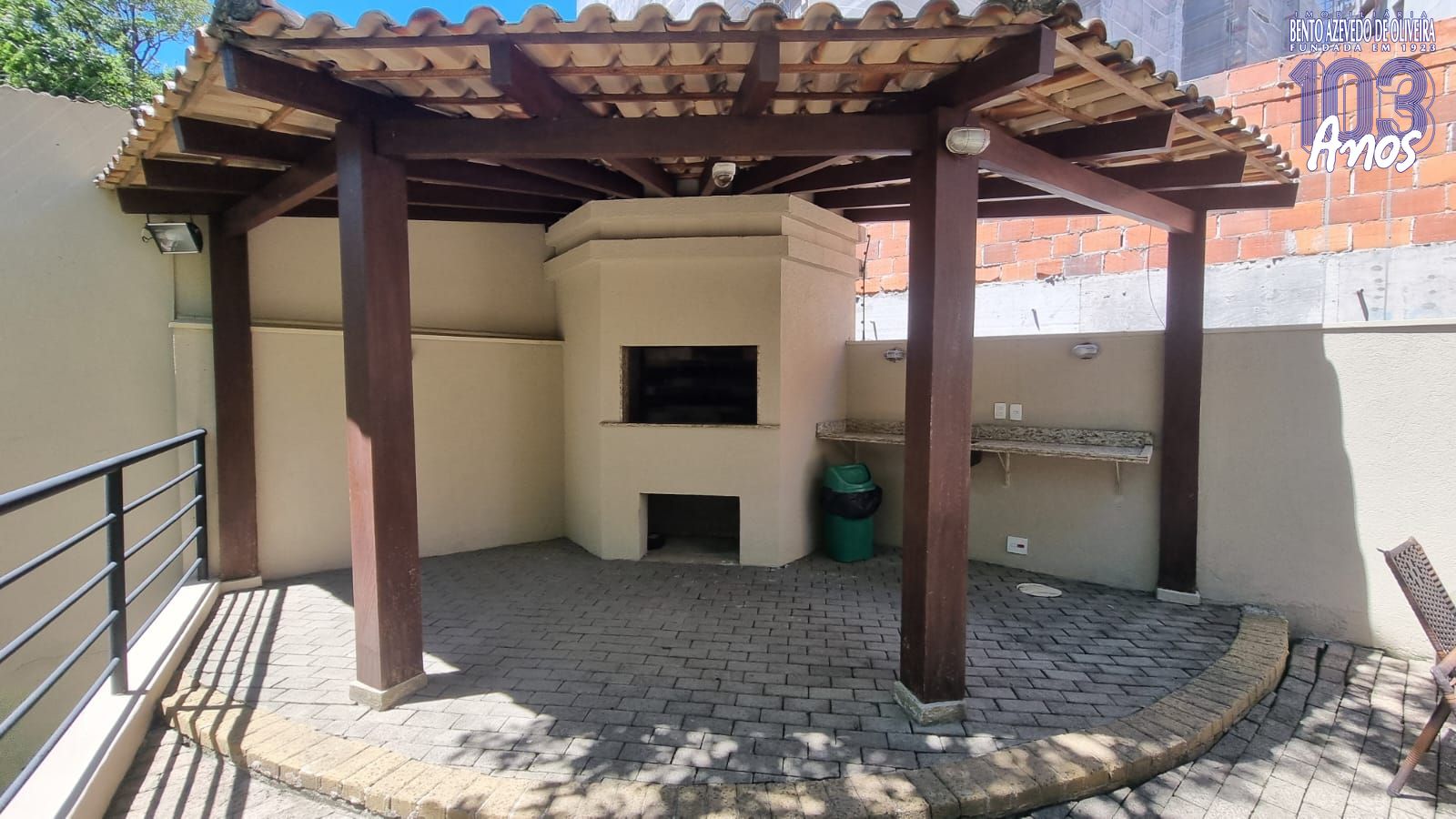 Quiosque com churrasqueira