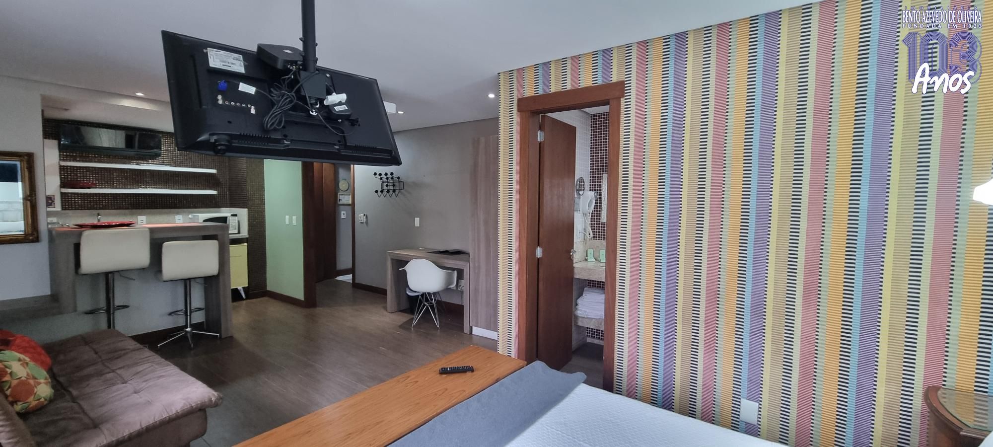 Sala, dormitório- banheiro