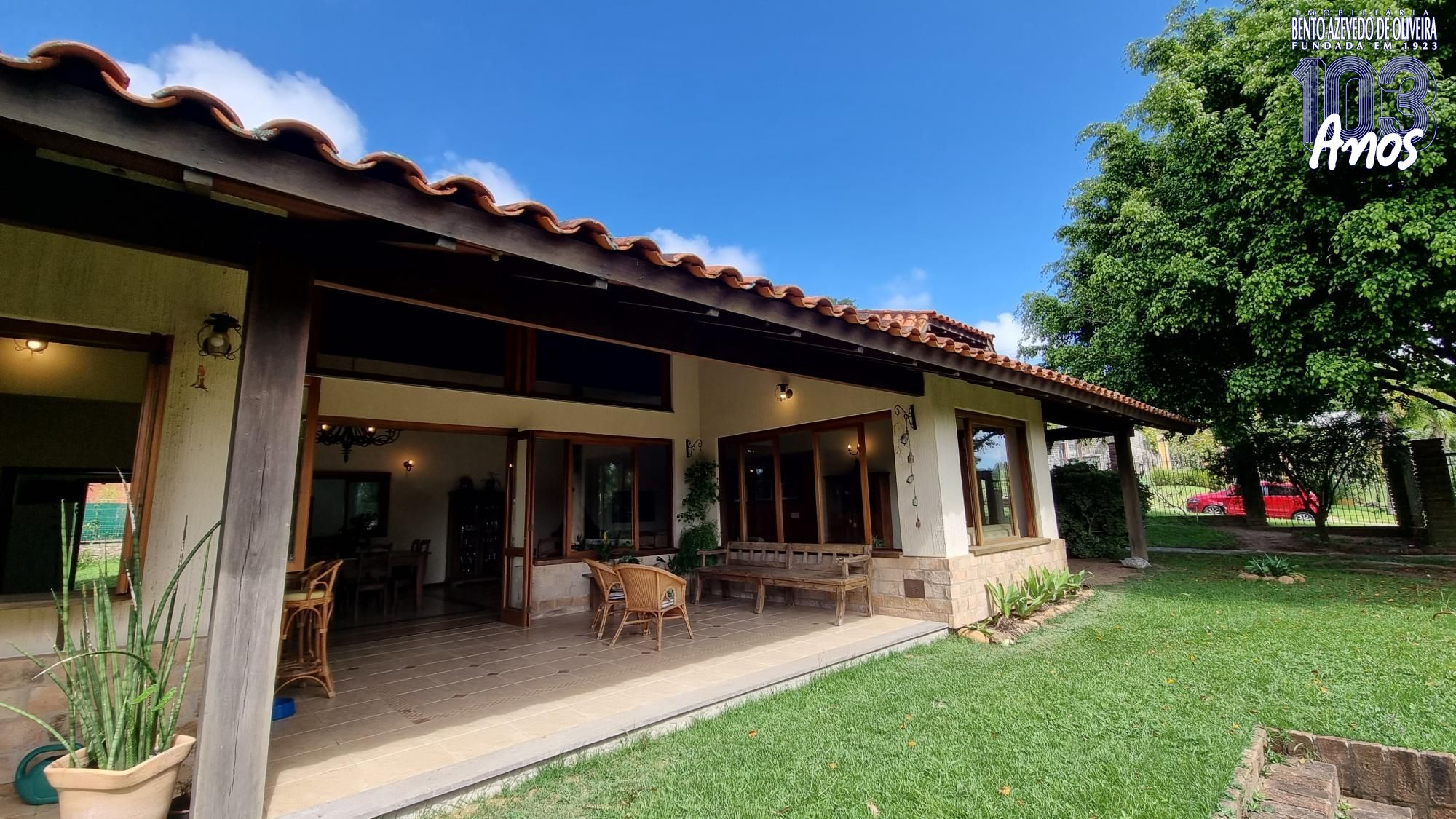 Fachada lateral- Varanda