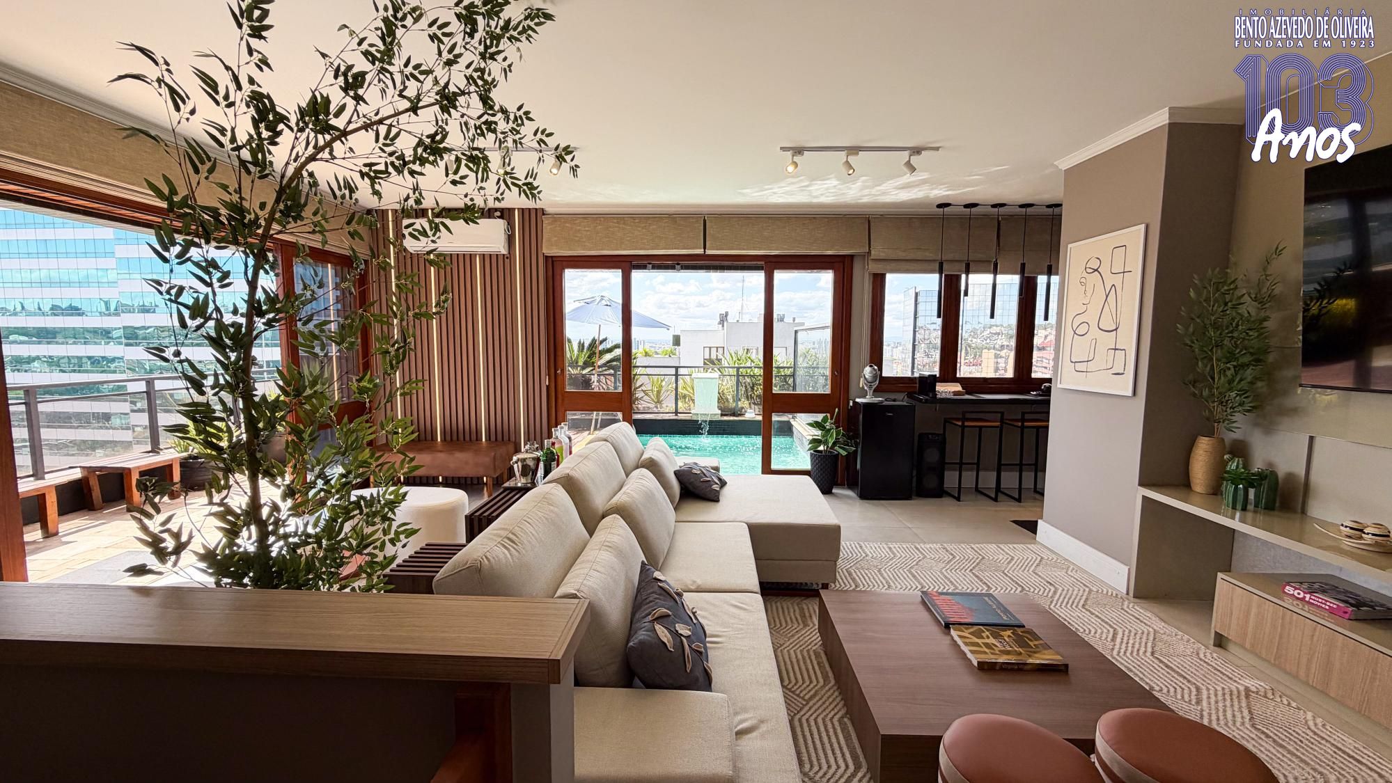Cobertura, 3 quartos, 209 m² - Foto 2