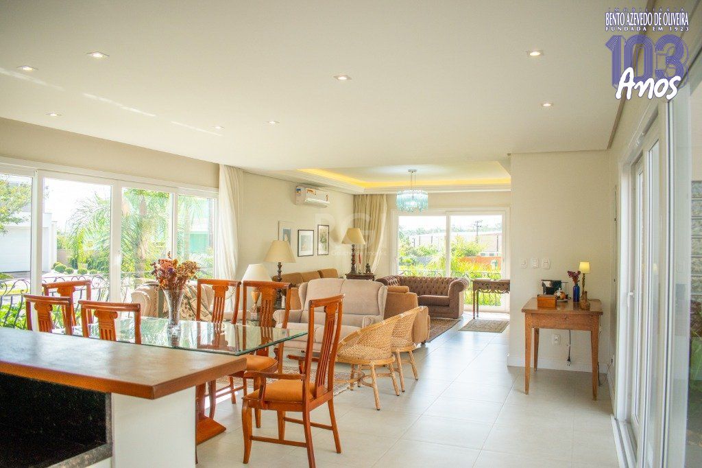 Casa, 4 quartos, 243 m² - Foto 1