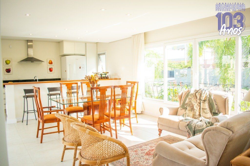 Casa, 4 quartos, 243 m² - Foto 2